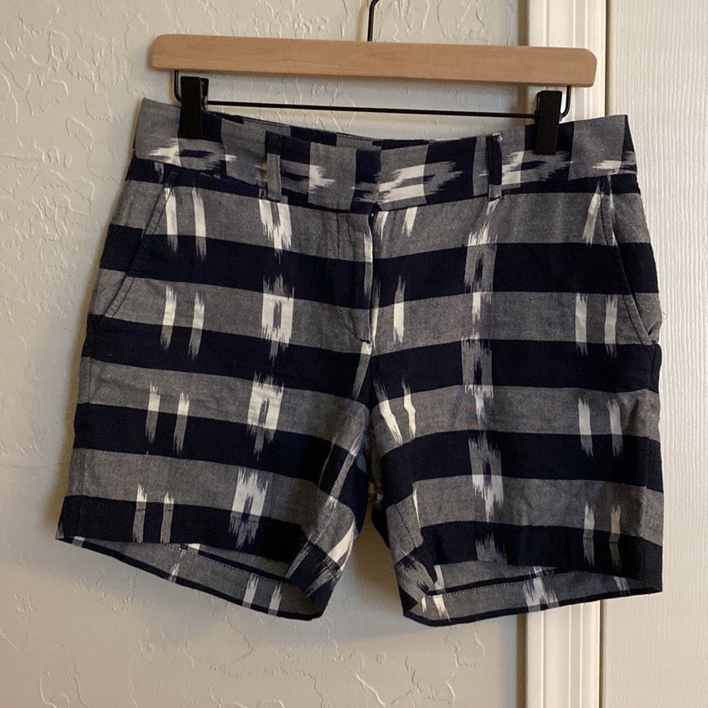 LOFT The Riviera Navy & White Shorts Size 2